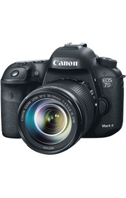 Canon EOS 7D Mark II DSLR Camera with 18-135mm Lens