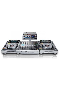 2 Pioneer CDJ 2000 Nexus & 1 Pioneer DJM900 Nexus Mixer Platinum Limited Edition